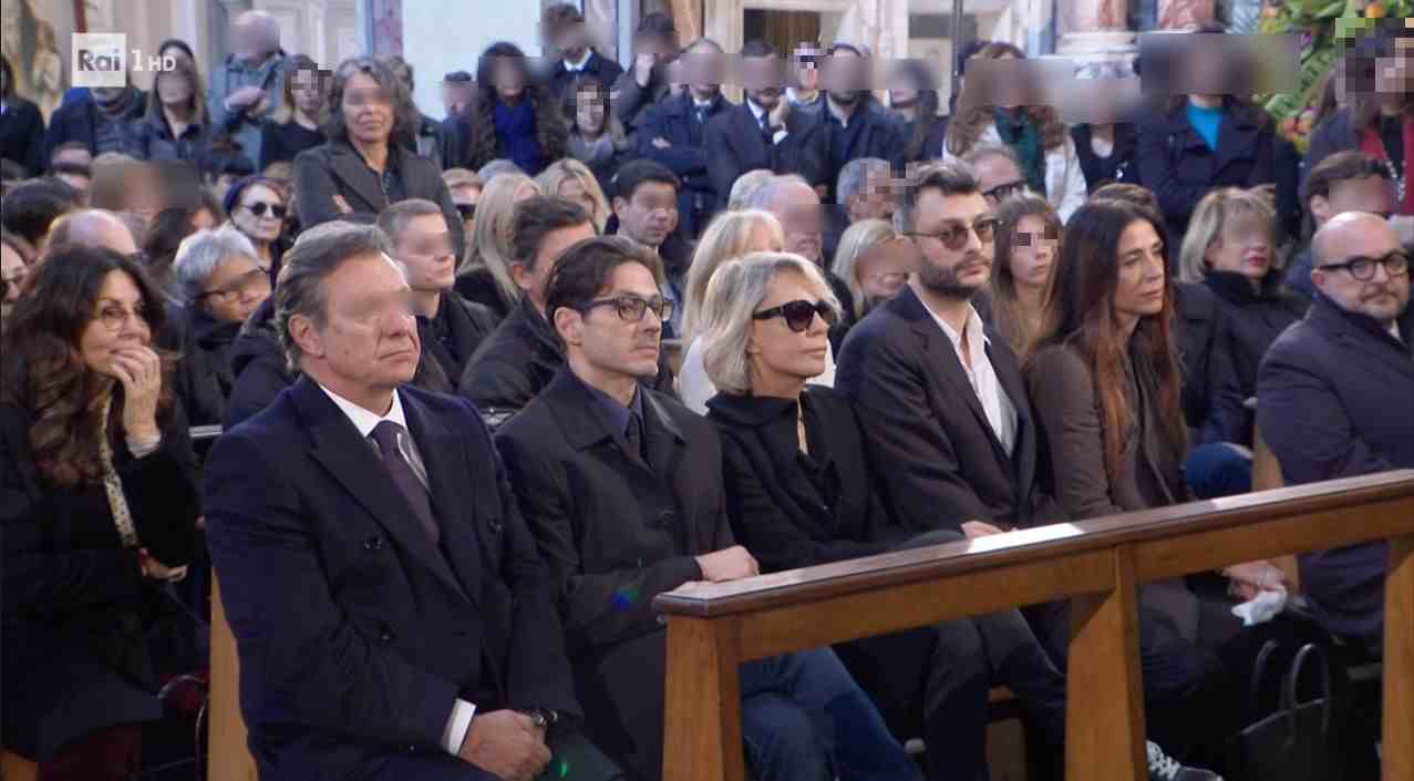 Sabrina Ferilli, Piersilvio Berlusconi, Maria De Filippi, Gabriele Costanzo, Raffaella Mennoia, Gennaro Sangiuliano