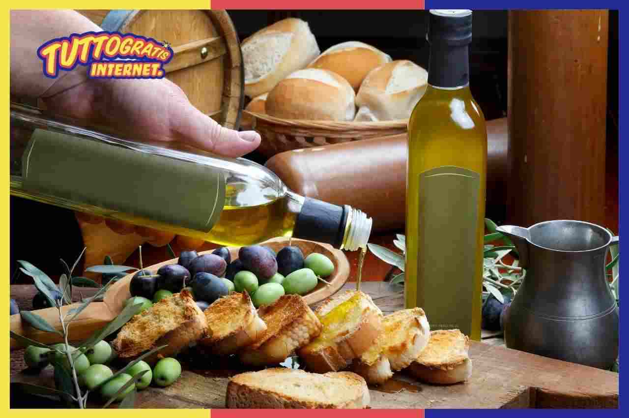 Пища с растительным маслом. Хлеб с оливковым маслом. Оливковое масло для еды. Хлеб вино и оливковое масло. Масло обедов оливковое.