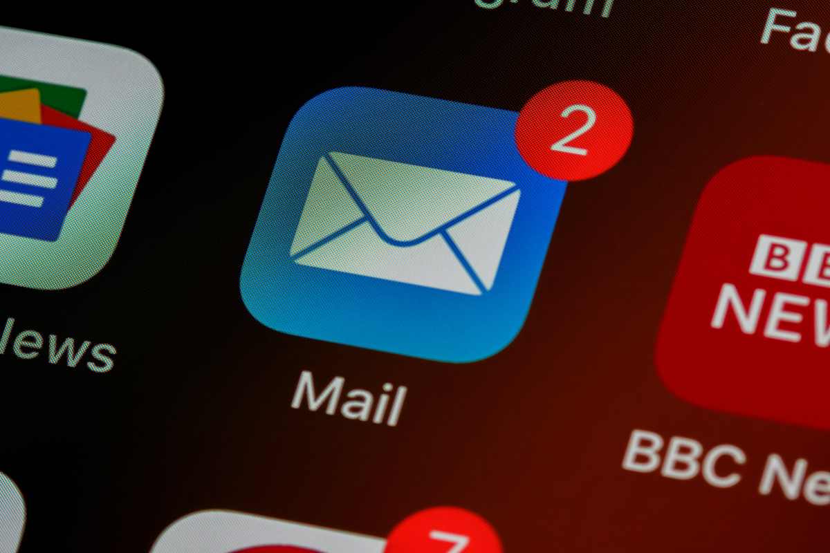 Notifiche email e smartphone, come comportarsi