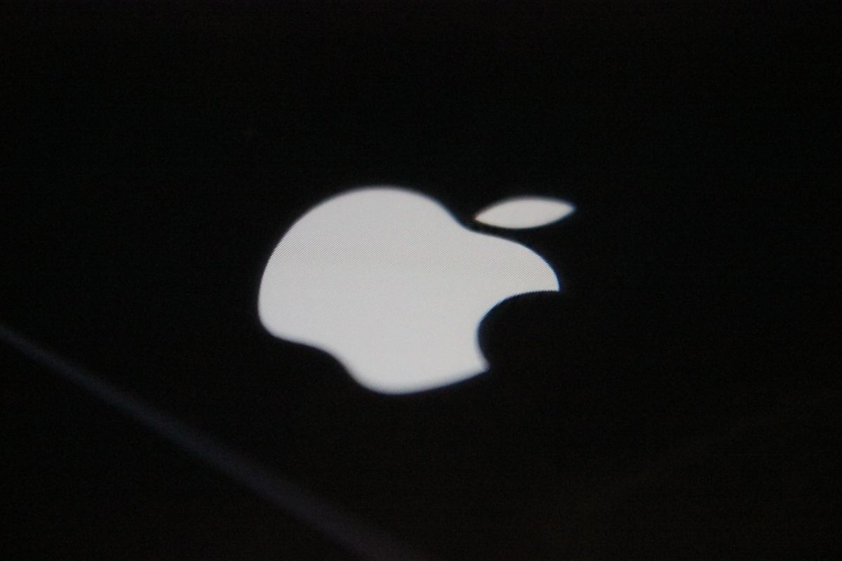 Apple, la storia del logo-Mela che non si conosce
