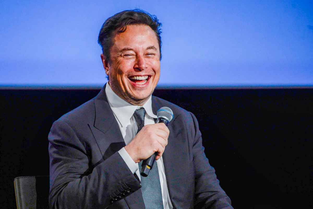 Elon Musk riceve l'ok per impiantare Neuralink 