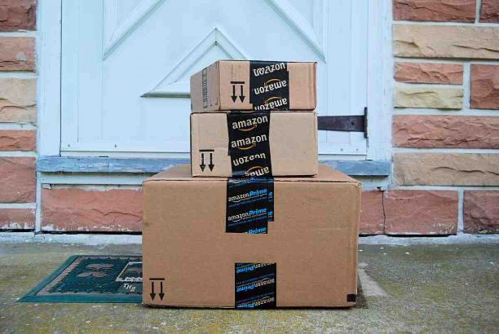 Riceve 1000 pacchi da Amazon per errore
