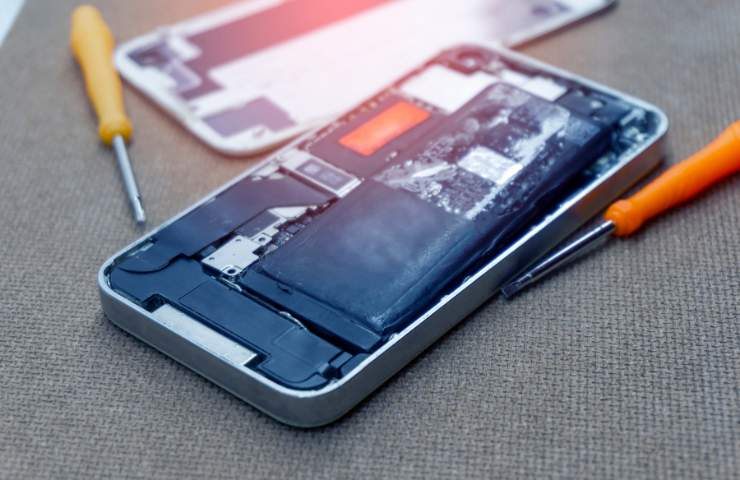 batteria danneggiata smartphone